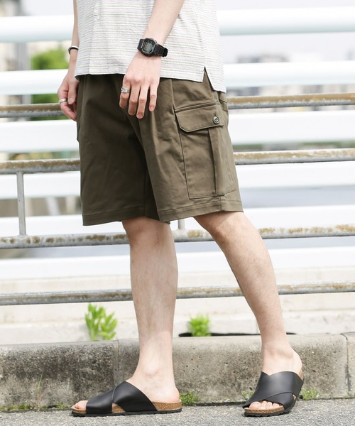 URBAN RESEARCH Sonny Label(アーバンリサーチサニーレーベル)の「イージータックワイドカーゴショーツ(その他パンツ・メンズ・オフホワイト/カーキ・MEDIUM/LARGE)」の2枚目の写真