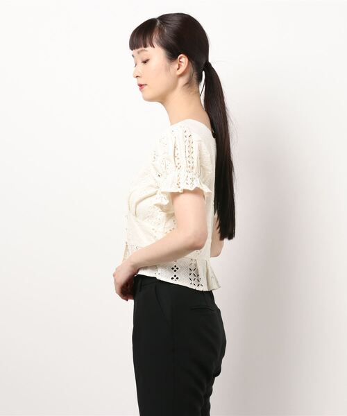 MOUSSY（マウジー）の「COTTON EYELET トップス（Tシャツ/カットソー・レディース・アイボリー/キャメル/ブラック/パープル・1/2）」の19枚目の写真