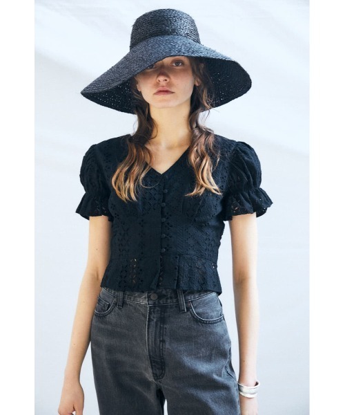 MOUSSY（マウジー）の「COTTON EYELET トップス（Tシャツ/カットソー・レディース・アイボリー/キャメル/ブラック/パープル・1/2）」の5枚目の写真