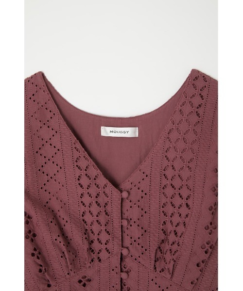 MOUSSY（マウジー）の「COTTON EYELET トップス（Tシャツ/カットソー・レディース・アイボリー/キャメル/ブラック/パープル・1/2）」の14枚目の写真