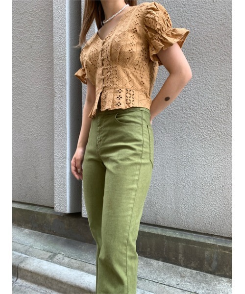 MOUSSY（マウジー）の「COTTON EYELET トップス（Tシャツ/カットソー・レディース・アイボリー/キャメル/ブラック/パープル・1/2）」の22枚目の写真