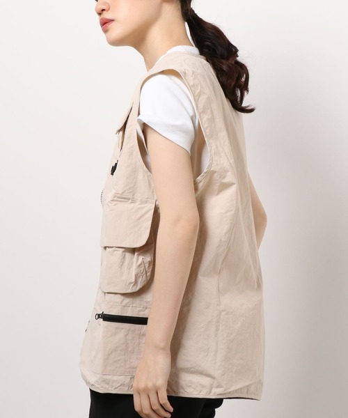 SPINNS（スピンズ）の「【ゆったりサイズ】ビッグシルエットフィッシングベスト（ベスト・レディース・ブラック/カーキ/アイボリー・ONESIZE）」の7枚目の写真