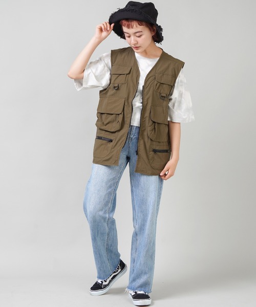 SPINNS（スピンズ）の「【ゆったりサイズ】ビッグシルエットフィッシングベスト（ベスト・レディース・ブラック/カーキ/アイボリー・ONESIZE）」の18枚目の写真