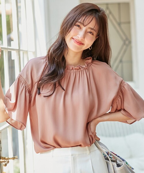 ANY SIS(エニィスィス)の「【洗える】サテンドビーフリルネック ブラウス(シャツ/ブラウス・レディース・ブラック系/アイボリー系/ピンク系・2)」の3枚目の写真