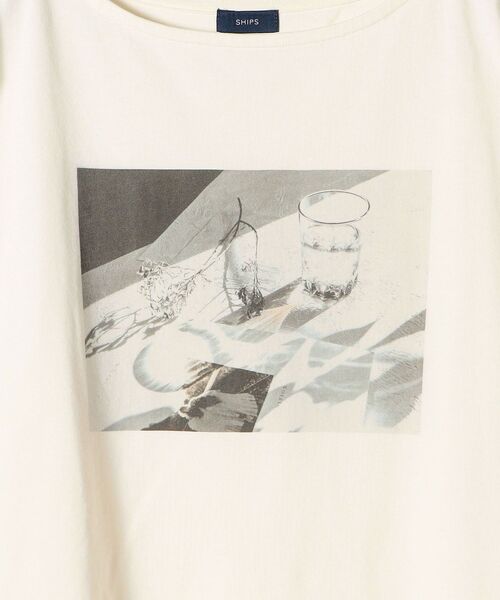 SHIPS(シップス)の「【WEB限定】スリットスリーブボートネックフォトTEE◆(Tシャツ/カットソー・レディース・ストーン/チャコールグレー/オフホワイト/ライトオリーブ/オリーブ/アイボリー/ホワイト系その他/ダークグレー・ONE SIZE)」の12枚目の写真
