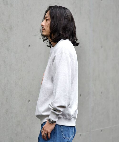 Russell Athletic(ラッセルアスレティック)の「【WEB限定/SHIPS別注】RUSSELL ATHLETIC: ビッグシルエット カレッジロゴ/アニマル プリント スウェット (トレーナー)(スウェット・メンズ・ライトグレー/グレー/ピンク/チャコールグレー/ロイヤルブルー・SMALL/MEDIUM/LARGE/X-LARGE)」の7枚目の写真