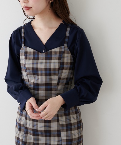 natural couture(ナチュラルクチュール)の「プチプラバー釦とろみブラウス(シャツ/ブラウス・レディース・ベージュ/ネイビー/オフホワイト/ピンク/その他1/その他2・FREE)」の4枚目の写真