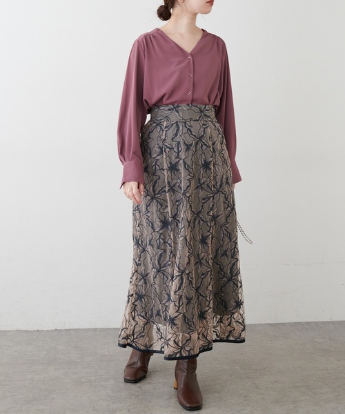 natural couture(ナチュラルクチュール)の「プチプラバー釦とろみブラウス(シャツ/ブラウス・レディース・ベージュ/ネイビー/オフホワイト/ピンク/その他1/その他2・FREE)」の20枚目の写真