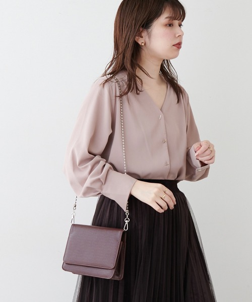 natural couture(ナチュラルクチュール)の「プチプラバー釦とろみブラウス(シャツ/ブラウス・レディース・ベージュ/ネイビー/オフホワイト/ピンク/その他1/その他2・FREE)」の10枚目の写真