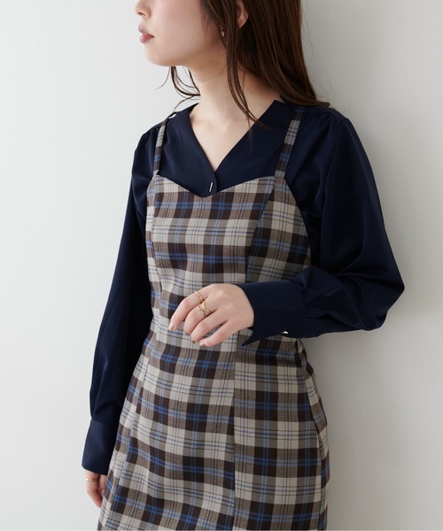 natural couture(ナチュラルクチュール)の「プチプラバー釦とろみブラウス(シャツ/ブラウス・レディース・ベージュ/ネイビー/オフホワイト/ピンク/その他1/その他2・FREE)」の14枚目の写真