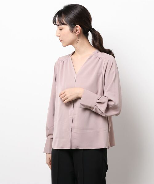 natural couture(ナチュラルクチュール)の「プチプラバー釦とろみブラウス(シャツ/ブラウス・レディース・ベージュ/ネイビー/オフホワイト/ピンク/その他1/その他2・FREE)」の13枚目の写真