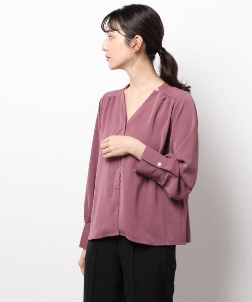 natural couture(ナチュラルクチュール)の「プチプラバー釦とろみブラウス(シャツ/ブラウス・レディース・ベージュ/ネイビー/オフホワイト/ピンク/その他1/その他2・FREE)」の21枚目の写真