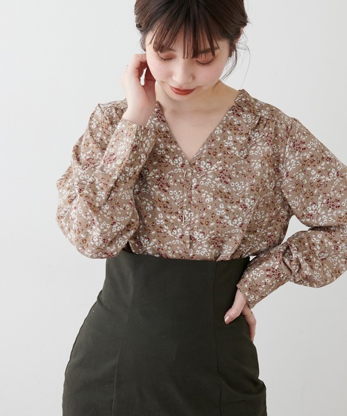natural couture(ナチュラルクチュール)の「プチプラバー釦とろみブラウス(シャツ/ブラウス・レディース・ベージュ/ネイビー/オフホワイト/ピンク/その他1/その他2・FREE)」の22枚目の写真
