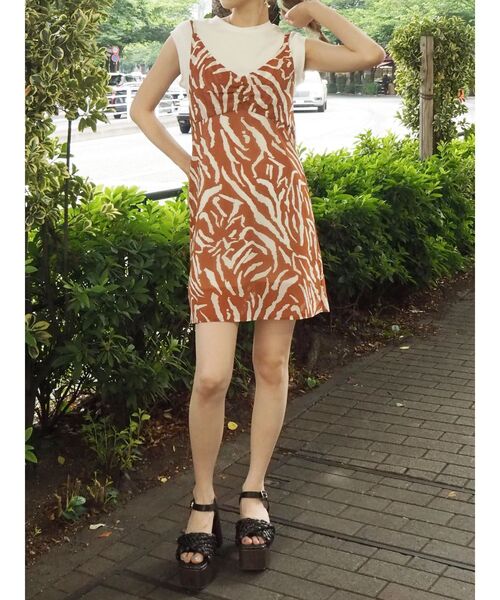 EVRIS（エヴリス）の「柄レイヤードワンピース（ワンピース・レディース・ブラック/ブラウン・FREE）」の3枚目の写真