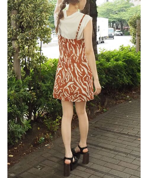 EVRIS（エヴリス）の「柄レイヤードワンピース（ワンピース・レディース・ブラック/ブラウン・FREE）」の4枚目の写真