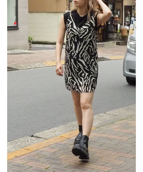 EVRIS（エヴリス）の「柄レイヤードワンピース（ワンピース・レディース・ブラック/ブラウン・FREE）」の11枚目の写真