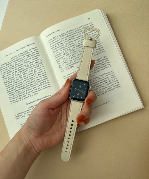 Me%（ミィパーセント）の「AppleWatchワイドフェイクレザーバンド【全サイズ対応】（アナログ腕時計・レディース・ベージュ/ホワイト系その他/ダークブラウン/ブラック・LARGE/MEDIUM）」の6枚目の写真