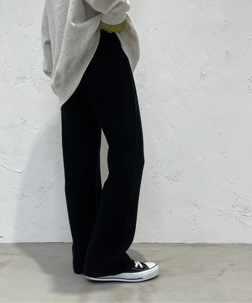 apres jour mignon（アプレジュールミニョン）の「ヘリンボーン柄編みニットパンツ【ZOZOTOWN限定アイテム】（その他パンツ・レディース・ブラック/グリーン/グレイッシュベージュ・SMALL/MEDIUM/X-LARGE）」の5枚目の写真