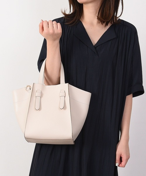 COOCO（クーコ）の「フェイクレザー２ＷＡＹトートバッグ（トートバッグ・レディース・ブラック/オフホワイト/サックスブルー/マスタード/グレー系その他・9）」の2枚目の写真