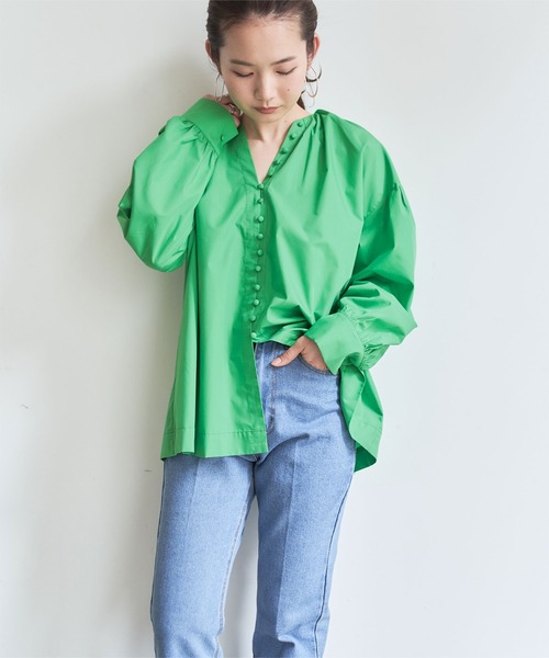 titivate(ティティベイト)の「デザイン釦ギャザーボリュームブラウス(シャツ/ブラウス・レディース・オフホワイト/イエロー/ブルー/グリーン・S/M)」の2枚目の写真