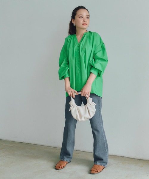 titivate(ティティベイト)の「デザイン釦ギャザーボリュームブラウス(シャツ/ブラウス・レディース・オフホワイト/イエロー/ブルー/グリーン・S/M)」の14枚目の写真