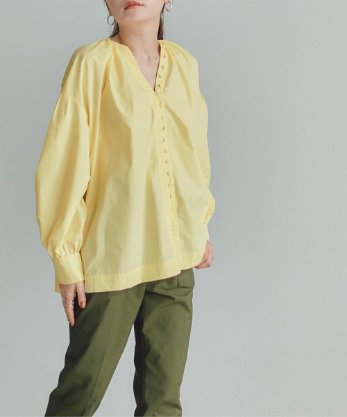 titivate(ティティベイト)の「デザイン釦ギャザーボリュームブラウス(シャツ/ブラウス・レディース・オフホワイト/イエロー/ブルー/グリーン・S/M)」の5枚目の写真
