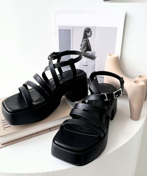 moment+(モーメントプラス)の「ナローストラップバルキーヒールサンダル(サンダル・レディース・ブラック/アイボリー/シルバー・LL/S/M/L)」の16枚目の写真