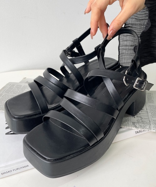 moment+(モーメントプラス)の「ナローストラップバルキーヒールサンダル(サンダル・レディース・ブラック/アイボリー/シルバー・LL/S/M/L)」の4枚目の写真