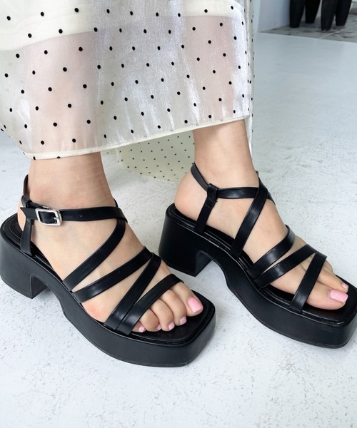 moment+(モーメントプラス)の「ナローストラップバルキーヒールサンダル(サンダル・レディース・ブラック/アイボリー/シルバー・LL/S/M/L)」の6枚目の写真