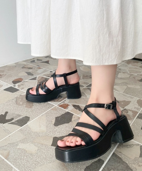 moment+(モーメントプラス)の「ナローストラップバルキーヒールサンダル(サンダル・レディース・ブラック/アイボリー/シルバー・LL/S/M/L)」の20枚目の写真