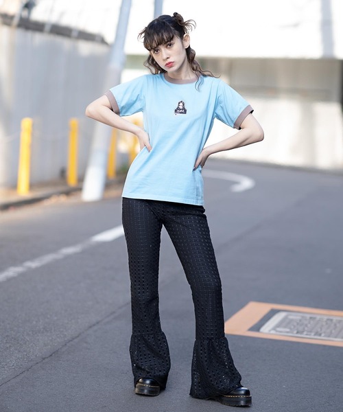 X-girl（エックスガール）の「DECO FACE S/S GIRLS TEE/ラインストーン　フェイスプリント　コンパクト　リンガーTシャツ（Tシャツ/カットソー・レディース・ホワイト/チャコール/ライトブルー・M/S）」の5枚目の写真