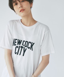 un dix cors | 大人なロゴ使い　NEW COCK CITY プリントtee(Tシャツ/カットソー)