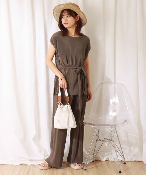 libelle more（リベル モア）の「クリスタルプリーツ　プルオーバー+パンツ　セット（セットアップ・レディース・モカ/ブラック/スモークピンク/グレイッシュベージュ・L/M）」の12枚目の写真