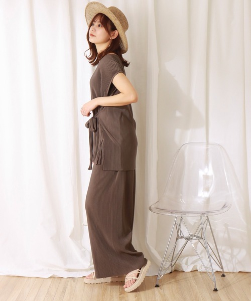 libelle more（リベル モア）の「クリスタルプリーツ　プルオーバー+パンツ　セット（セットアップ・レディース・モカ/ブラック/スモークピンク/グレイッシュベージュ・L/M）」の13枚目の写真