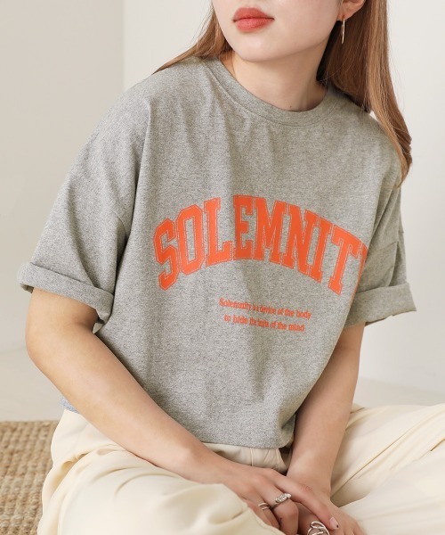 Discoat｜【ユニセックス】サークルカレッジロゴ半袖Tシャツ