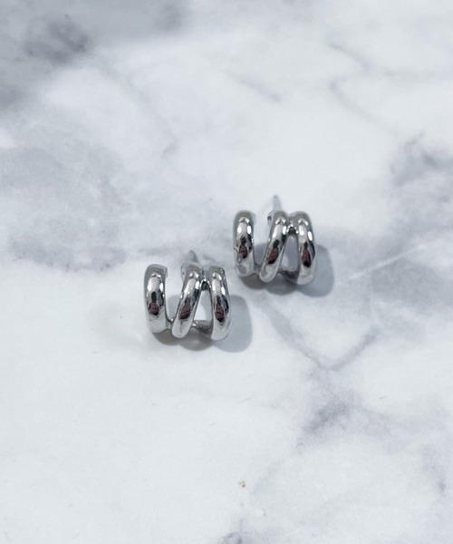 yu-ka（ユーカ）の「YU-KA : トリプルプランプピアス / TRIPLE PLUMP PIERCE（ピアス（両耳用）・レディース・シルバー/ゴールド・FREE）」の3枚目の写真