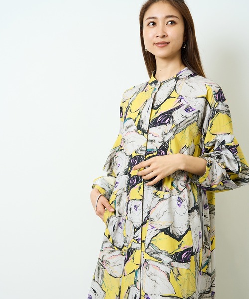 HERENCIA（ヘレンチア）の「ストラータアートプリント ラッフル