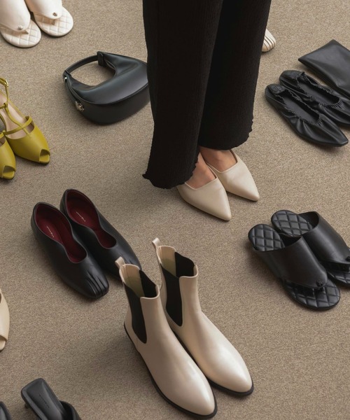 NEUNA(ヌナ)の「【ふかふかソールで歩きやすい!】キルティングクッショントングサンダル(サンダル・レディース・アイボリー/ブラック・SMALL/MEDIUM/LARGE)」の3枚目の写真