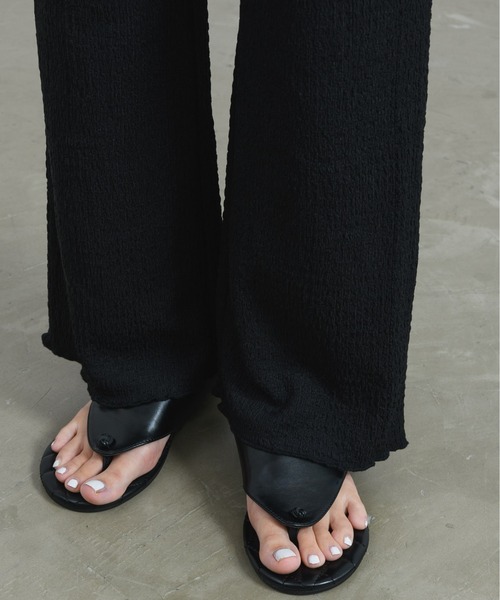 NEUNA(ヌナ)の「【ふかふかソールで歩きやすい!】キルティングクッショントングサンダル(サンダル・レディース・アイボリー/ブラック・SMALL/MEDIUM/LARGE)」の9枚目の写真