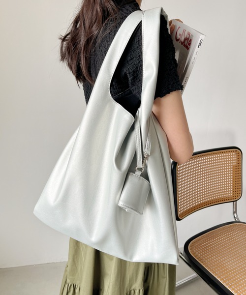 CLEA（クレア）の「コインケース付き フェイクレザーマルシェトート（トートバッグ・レディース・ブラック/アイボリー/モカ/シルバー・FREE）」の4枚目の写真