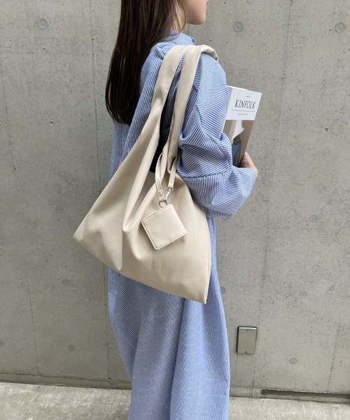 CLEA（クレア）の「コインケース付き フェイクレザーマルシェトート（トートバッグ・レディース・ブラック/アイボリー/モカ/シルバー・FREE）」の6枚目の写真