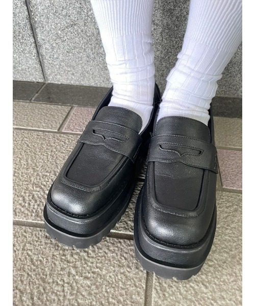 ENVYM（アンビー）の「チャンキーボリュームローファー（ブーツ・レディース・ブラック/ブラック系・22.5cm/23.5cm/24.5cm）」の16枚目の写真