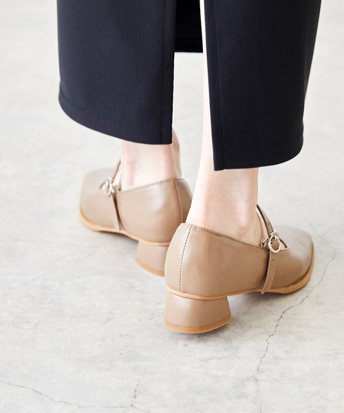 menue（メヌエ）の「スクエアトゥストラップパンプス（パンプス・レディース・アイボリー/ブラック/グレイッシュベージュ/ワインレッド・21.5cm/22.0cm/22.5cm/23.0cm/23.5cm/24.0cm/24.5cm/25.0cm/25.5cm/26.0cm）」の15枚目の写真