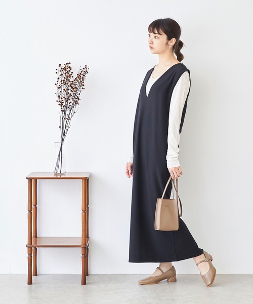 menue（メヌエ）の「スクエアトゥストラップパンプス（パンプス・レディース・アイボリー/ブラック/グレイッシュベージュ/ワインレッド・21.5cm/22.0cm/22.5cm/23.0cm/23.5cm/24.0cm/24.5cm/25.0cm/25.5cm/26.0cm）」の11枚目の写真