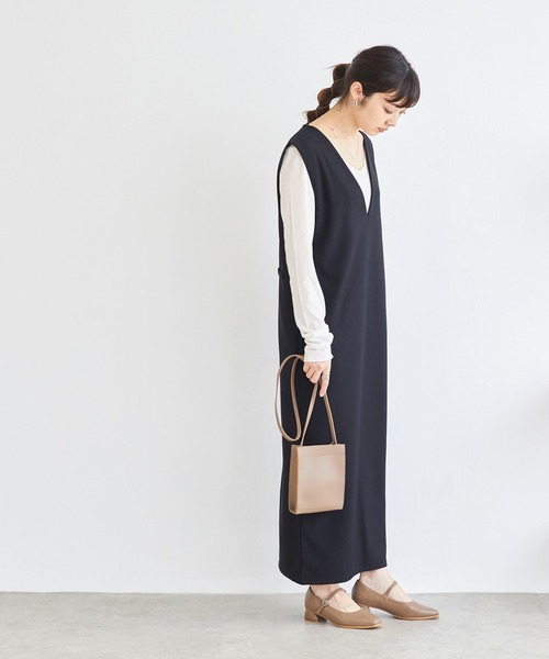 menue（メヌエ）の「スクエアトゥストラップパンプス（パンプス・レディース・アイボリー/ブラック/グレイッシュベージュ/ワインレッド・21.5cm/22.0cm/22.5cm/23.0cm/23.5cm/24.0cm/24.5cm/25.0cm/25.5cm/26.0cm）」の7枚目の写真