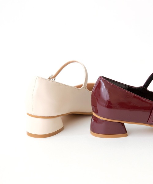 menue（メヌエ）の「スクエアトゥストラップパンプス（パンプス・レディース・アイボリー/ブラック/グレイッシュベージュ/ワインレッド・21.5cm/22.0cm/22.5cm/23.0cm/23.5cm/24.0cm/24.5cm/25.0cm/25.5cm/26.0cm）」の22枚目の写真