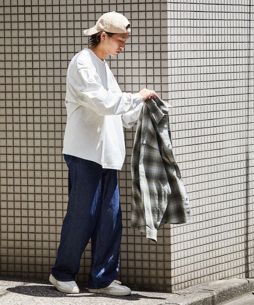 FREAK'S STORE（フリークスストア）の「WEB限定 ビッグシルエット マックスウェイト ロングスリーブ クルーネックTシャツ/ロンT/ヘビーウェイト（Tシャツ/カットソー・メンズ・ホワイト/ブラック/アッシュグレー/グレイッシュベージュ/ダークグリーン/ネイビー・SMALL/MEDIUM/LARGE）」の10枚目の写真