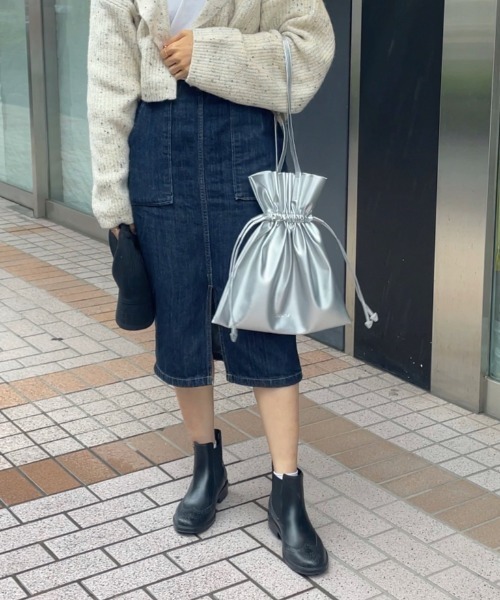 Actually（アクチュアリー）の「フェイクレザー 巾着2wayトート（トートバッグ・レディース・シルバー/アイボリー/マスタード/ブラック・フリー）」の8枚目の写真