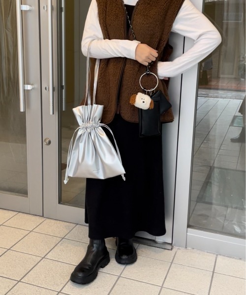 Actually（アクチュアリー）の「フェイクレザー 巾着2wayトート（トートバッグ・レディース・シルバー/アイボリー/マスタード/ブラック・フリー）」の21枚目の写真