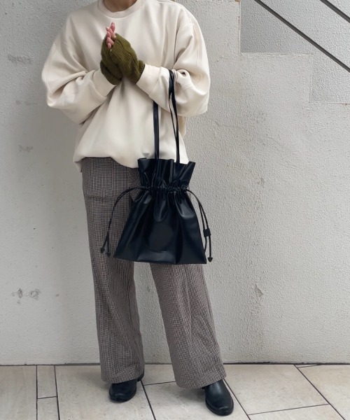 Actually（アクチュアリー）の「フェイクレザー 巾着2wayトート（トートバッグ・レディース・シルバー/アイボリー/マスタード/ブラック・フリー）」の19枚目の写真